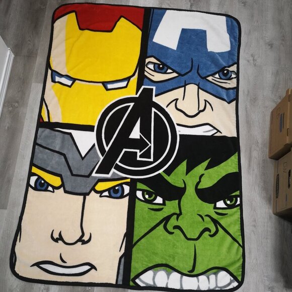 Marvel Avengers Assemble Multi Colored with Black Trim Fleece Throw - Picture 1 of 5